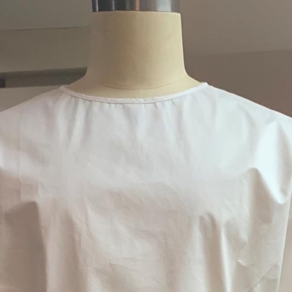 10 Piece Disposable Isolation Gown - Size: Large - Non Surgical - Picture 8 of 11